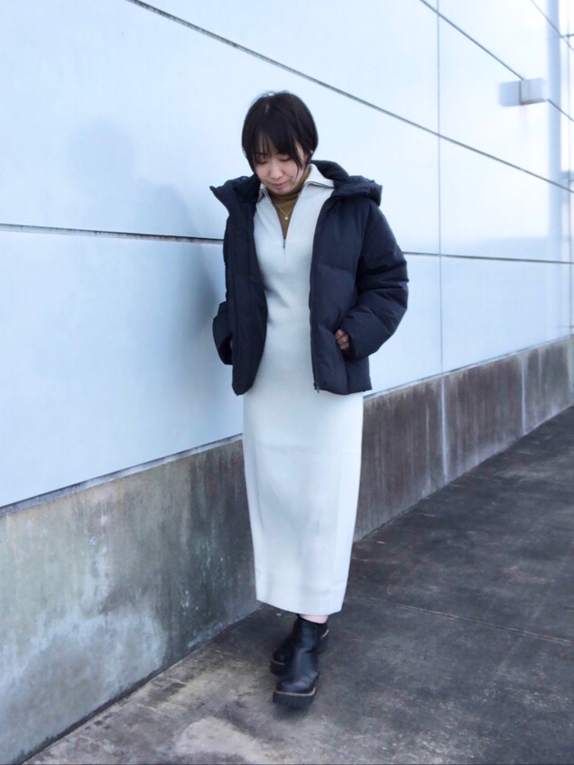 UNIQLOグレー タートルネック ニットワンピース　カジュアル UNIQLO グレー タートルネック ニットワンピース - メルカリ