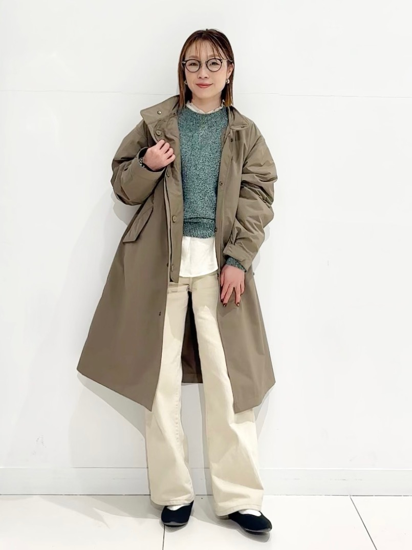 ウィンドプルーフ2WAYコート、3Dクルーネックセーター」の着用