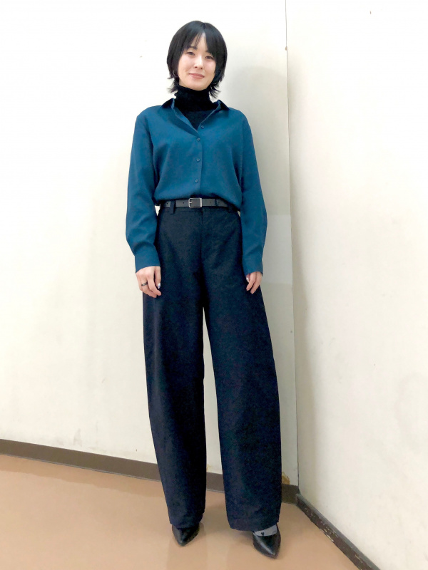 感動ジャケット、レーヨンブラウスのコーディネート・着用イメージ
