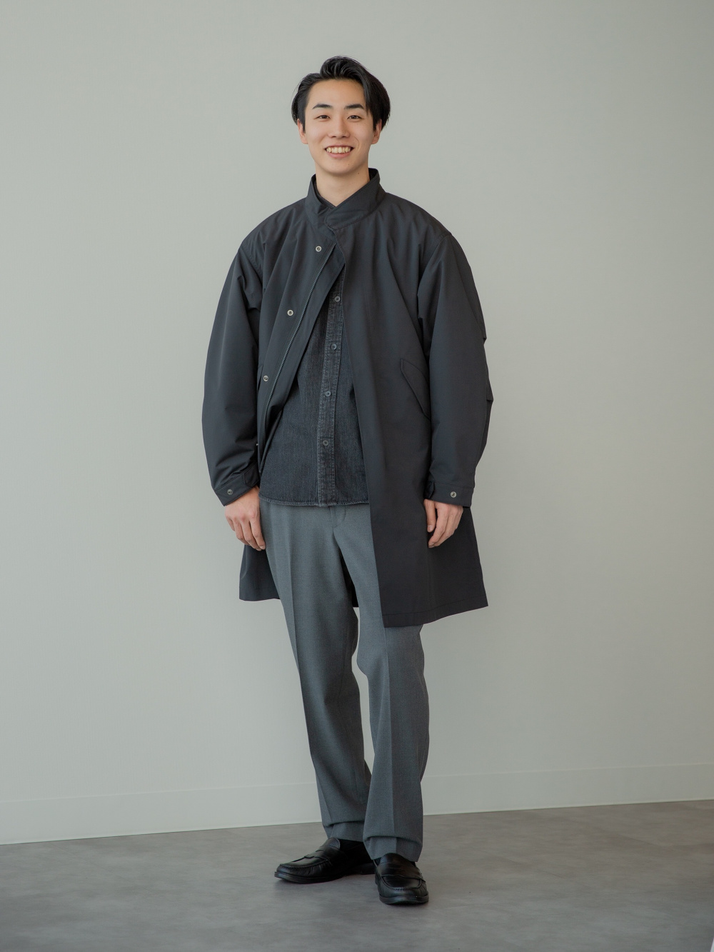 ウィンドプルーフ2WAYコート、オックスフォードシャツ」の着用