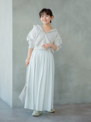 北欧暮らしの道具店 パンツ派さんにもおすすめのギャザースカート F ブルー 着用レビュー】パンツ派さんの声から生まれた「ギャザースカート