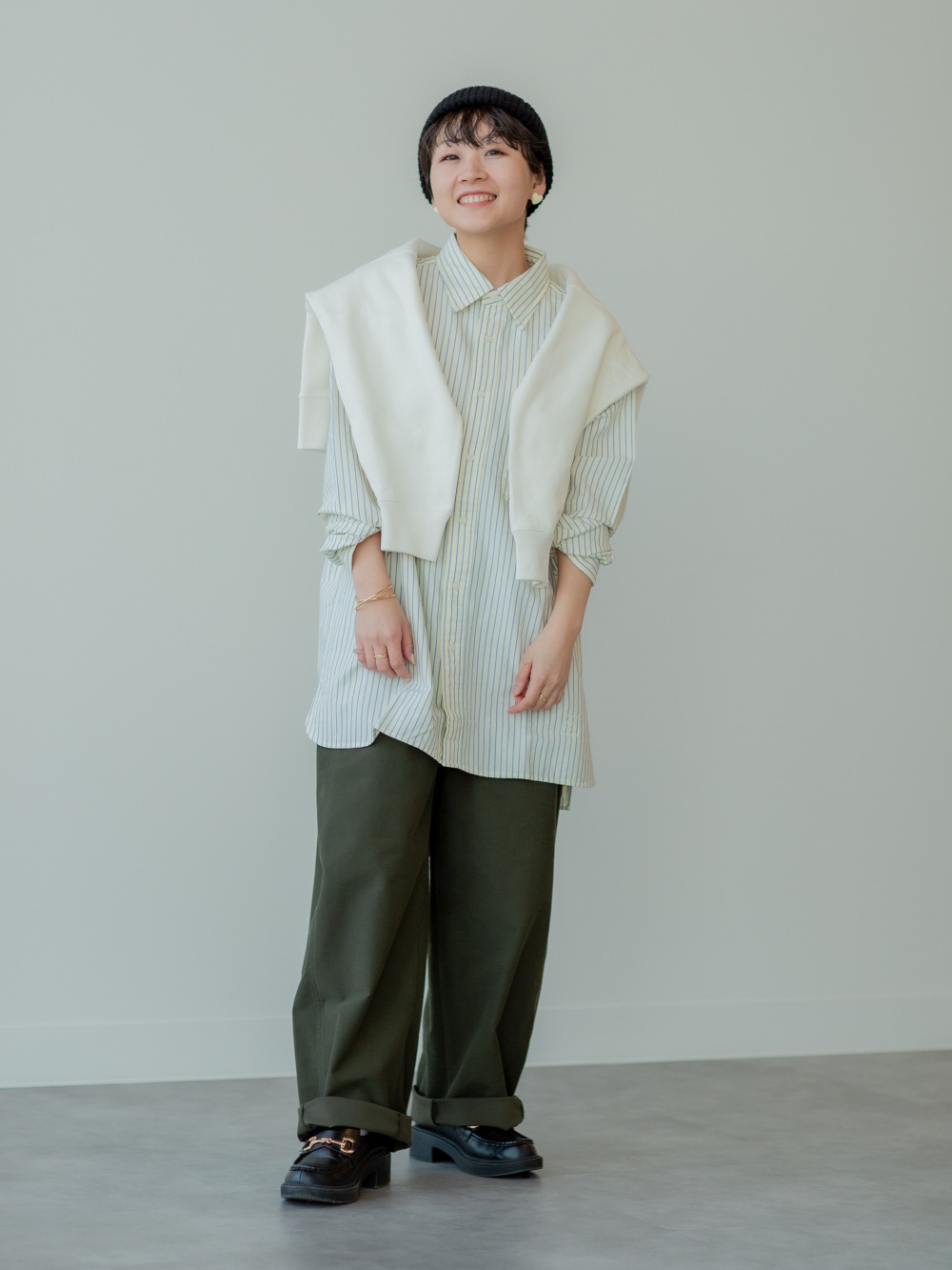 スムースコットンリラックスT、タックワイドパンツ」の着用