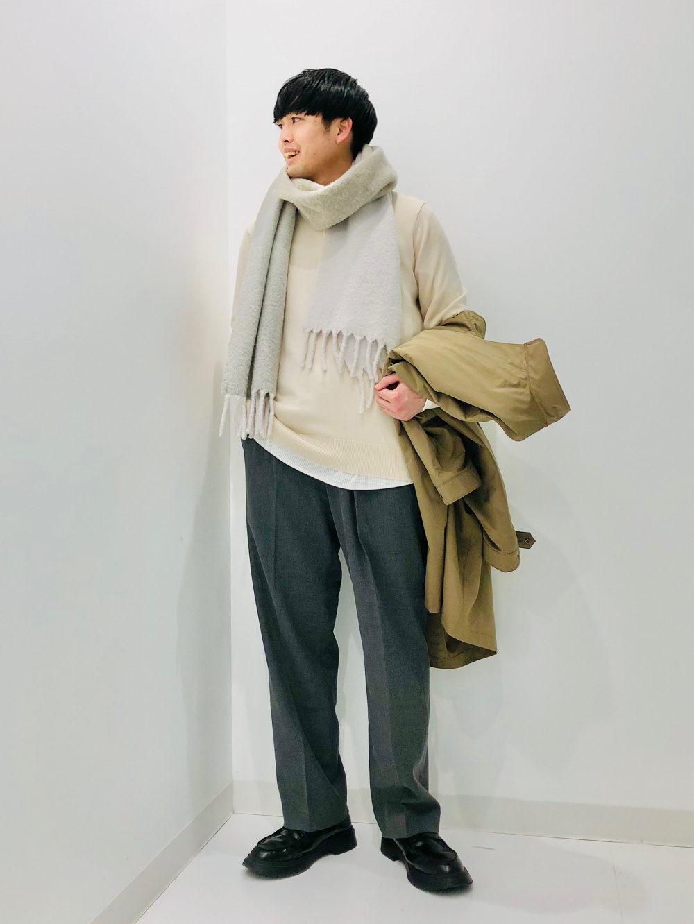 カシミヤクルーネックセーター、ヒートテックイージーパンツ
