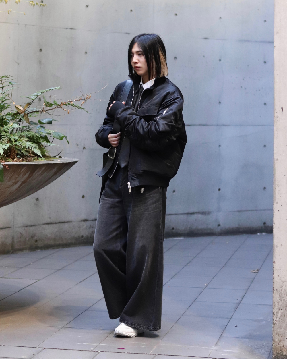 UNIQLO Theory ウルトラライト ダウンロングベスト ブラック