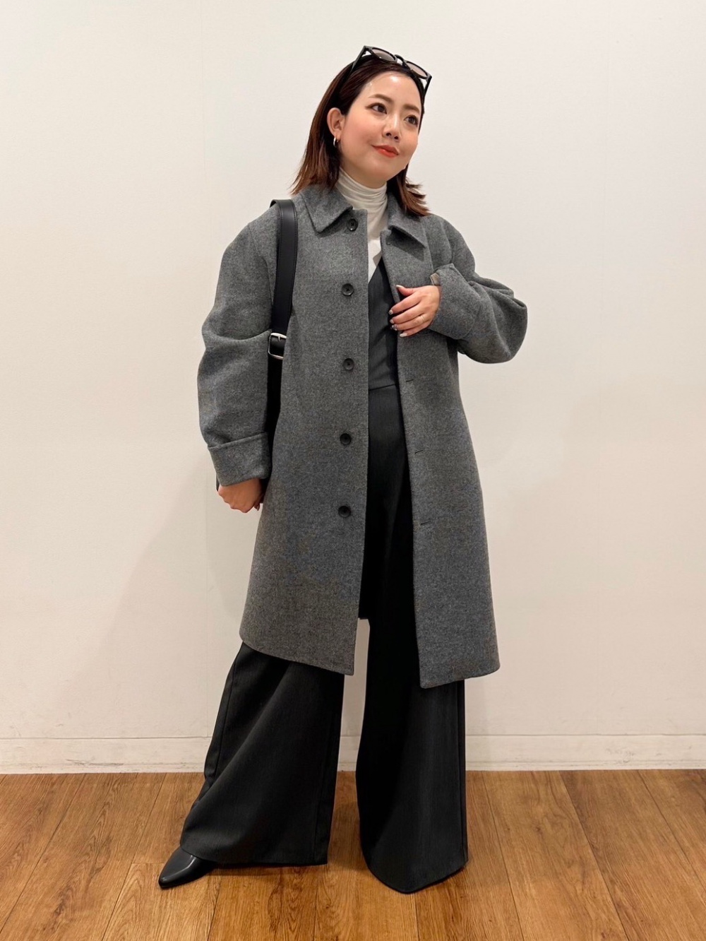 ジャンプスーツ、ダブルフェイスチェスターロングコート」の着用