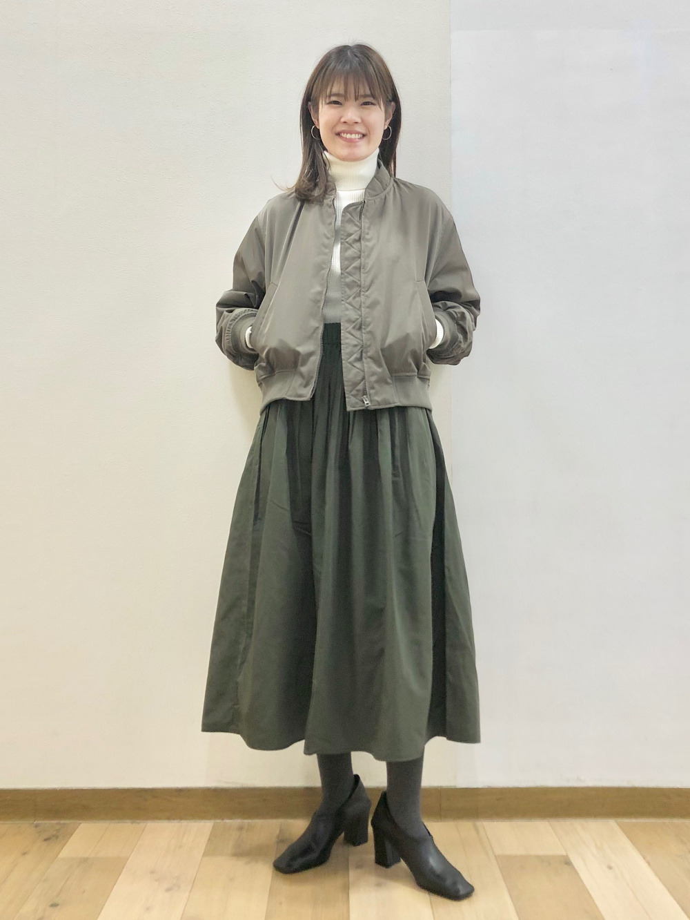 専用ページ UNIQLO リブタートル4点とショートニットJKおまとめ メリノリブタートルネックセーター」の着用コーディネート