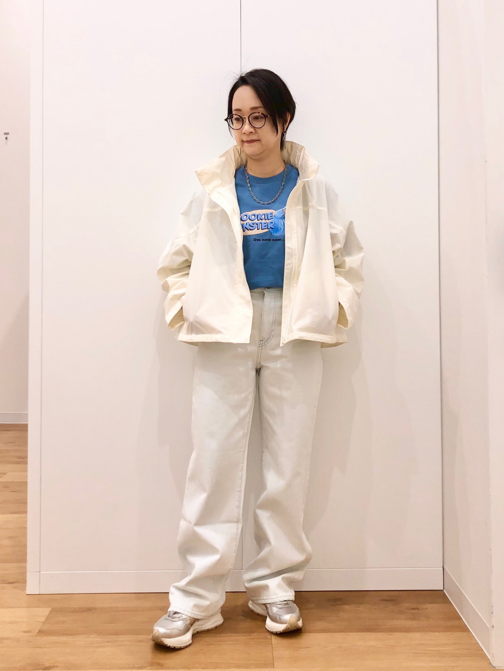スウェットワイドパンツ、ウィンドプルーフスタンドブルゾン」の着用