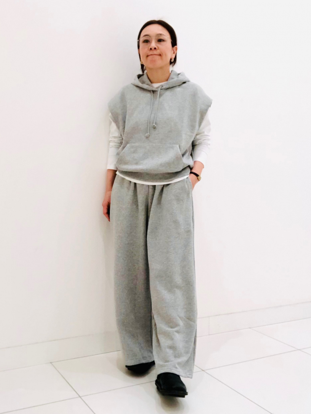 スウェットワイドパンツ、エアリズムコットンT」の着用コーディネート