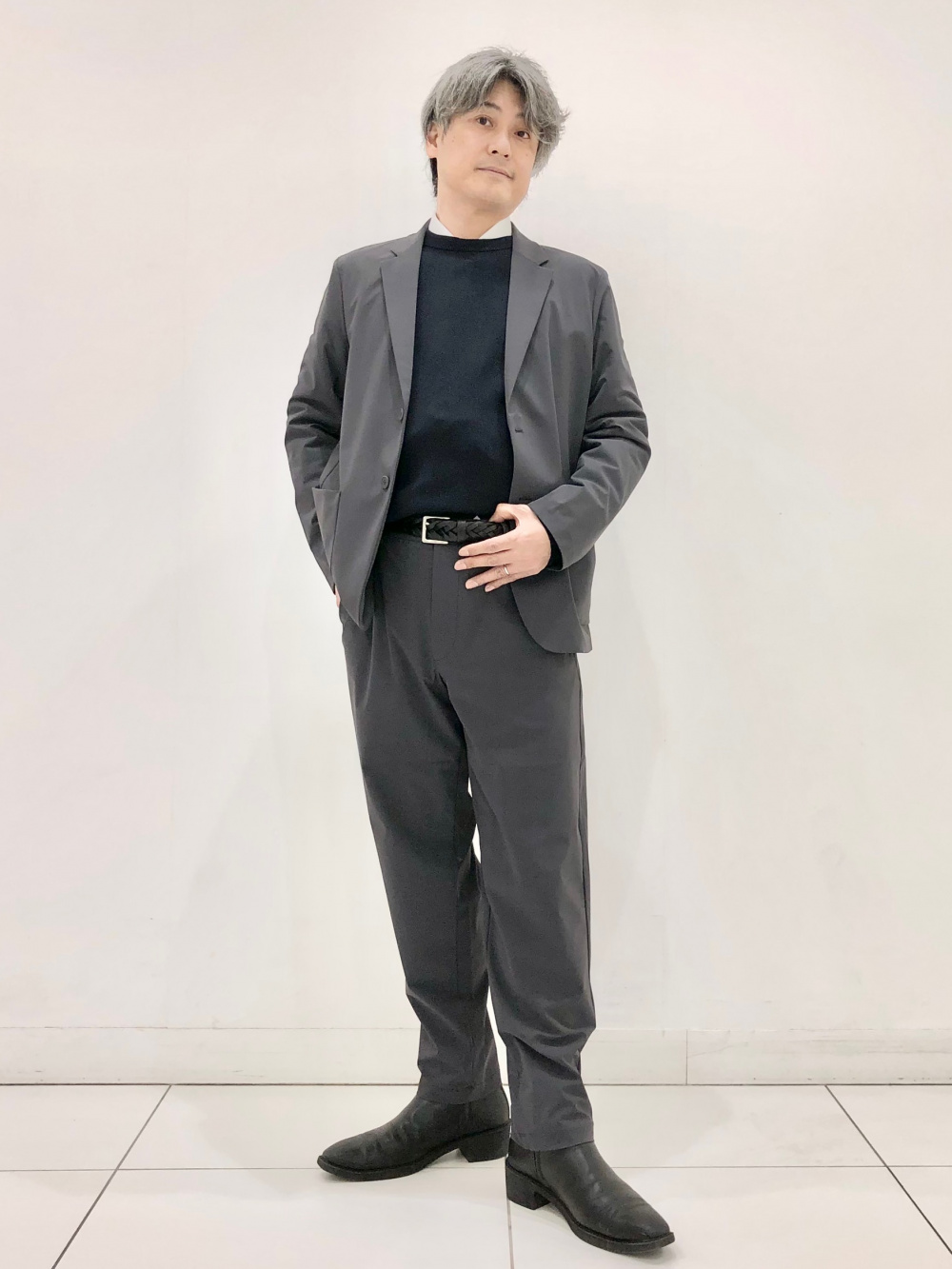 スウェットワイドパンツ、ウルトラストレッチジャケット」の着用 