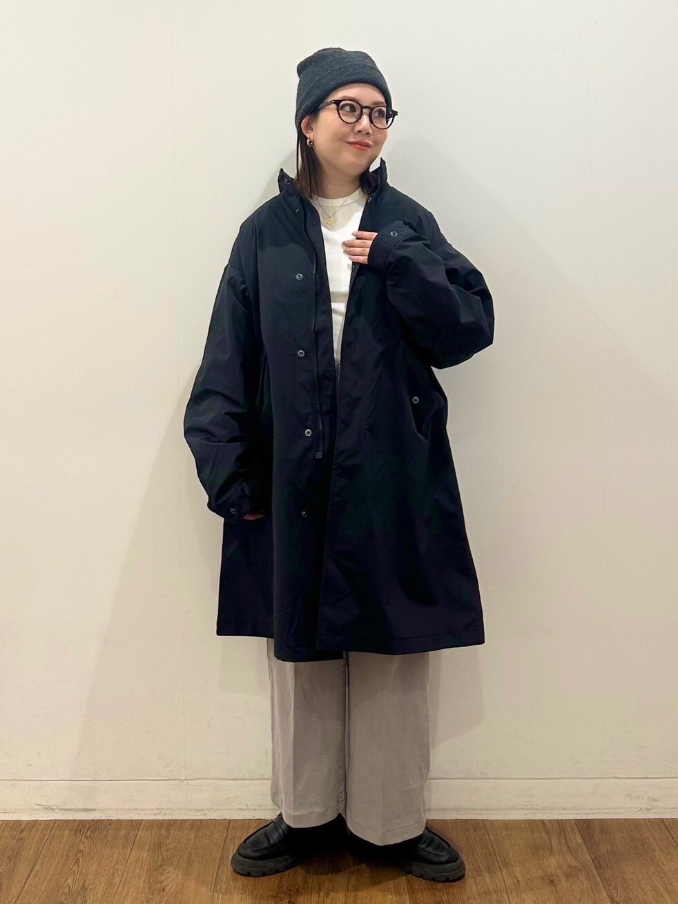 ダウンベルテッドロングコート、メリノリブタートルネックセーター」の