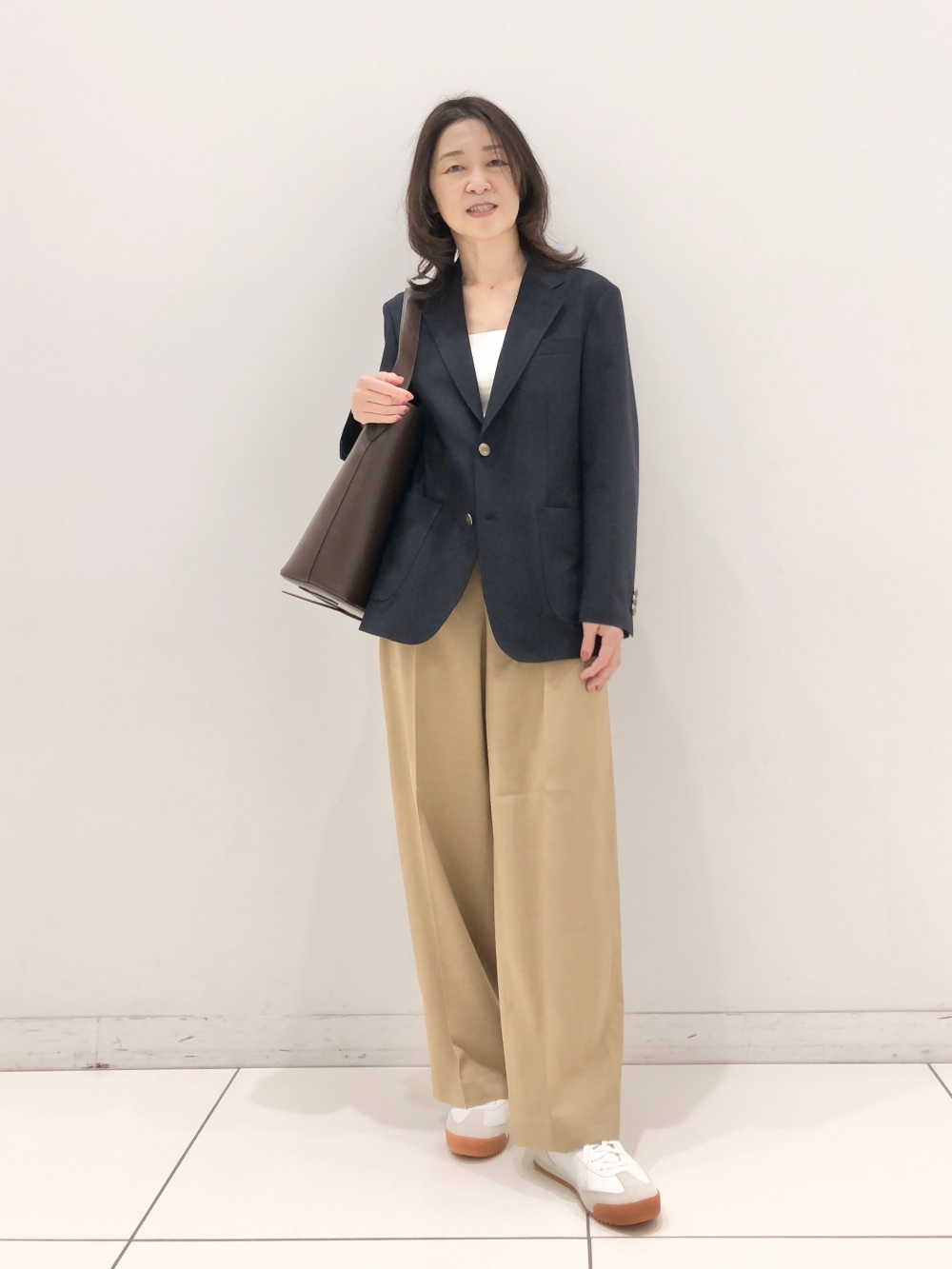 感動ダブルジャケットリラックスフィット、感動ワイドパンツ」の着用