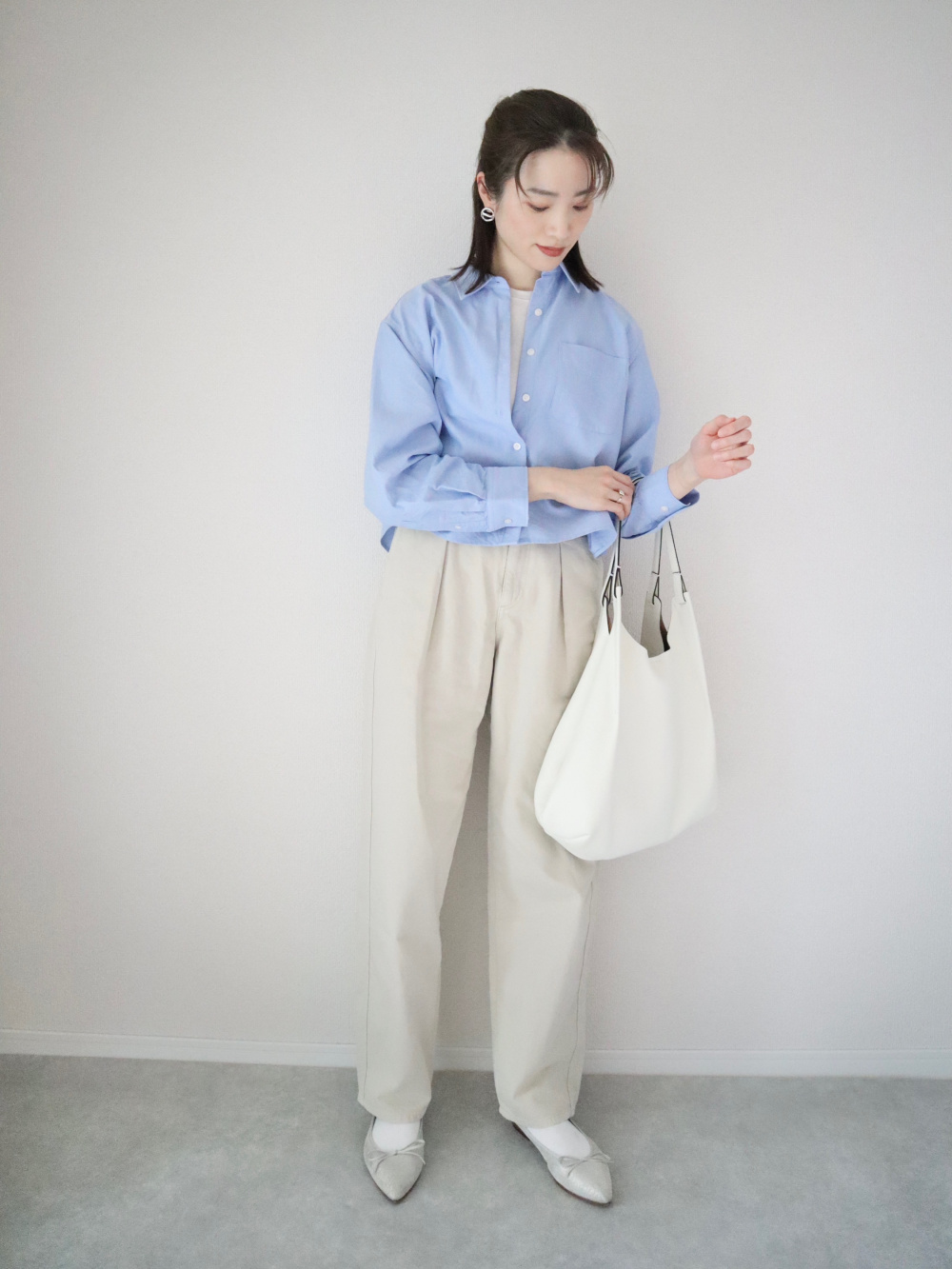 デニムタックパンツ/丈長め」の着用コーディネート| ユニクロ公式