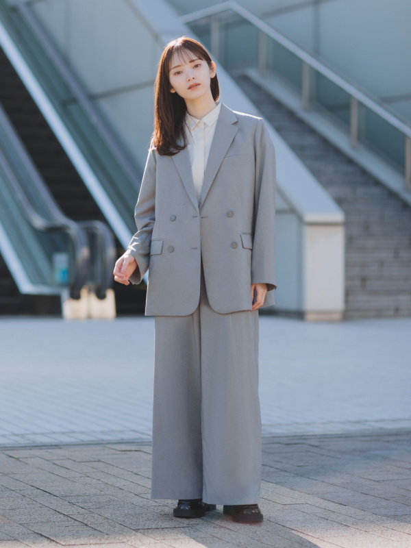 感動ダブルジャケットリラックスフィット（レディース）の着用