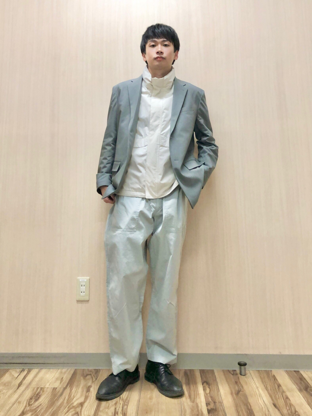 感動ジャケット、ウインドプルーフスタンドブルゾン」の着用