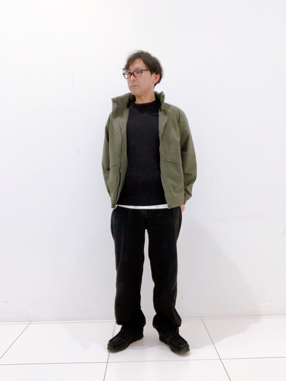 ウインドプルーフスタンドブルゾン、3Dクルーネックセーター」の着用