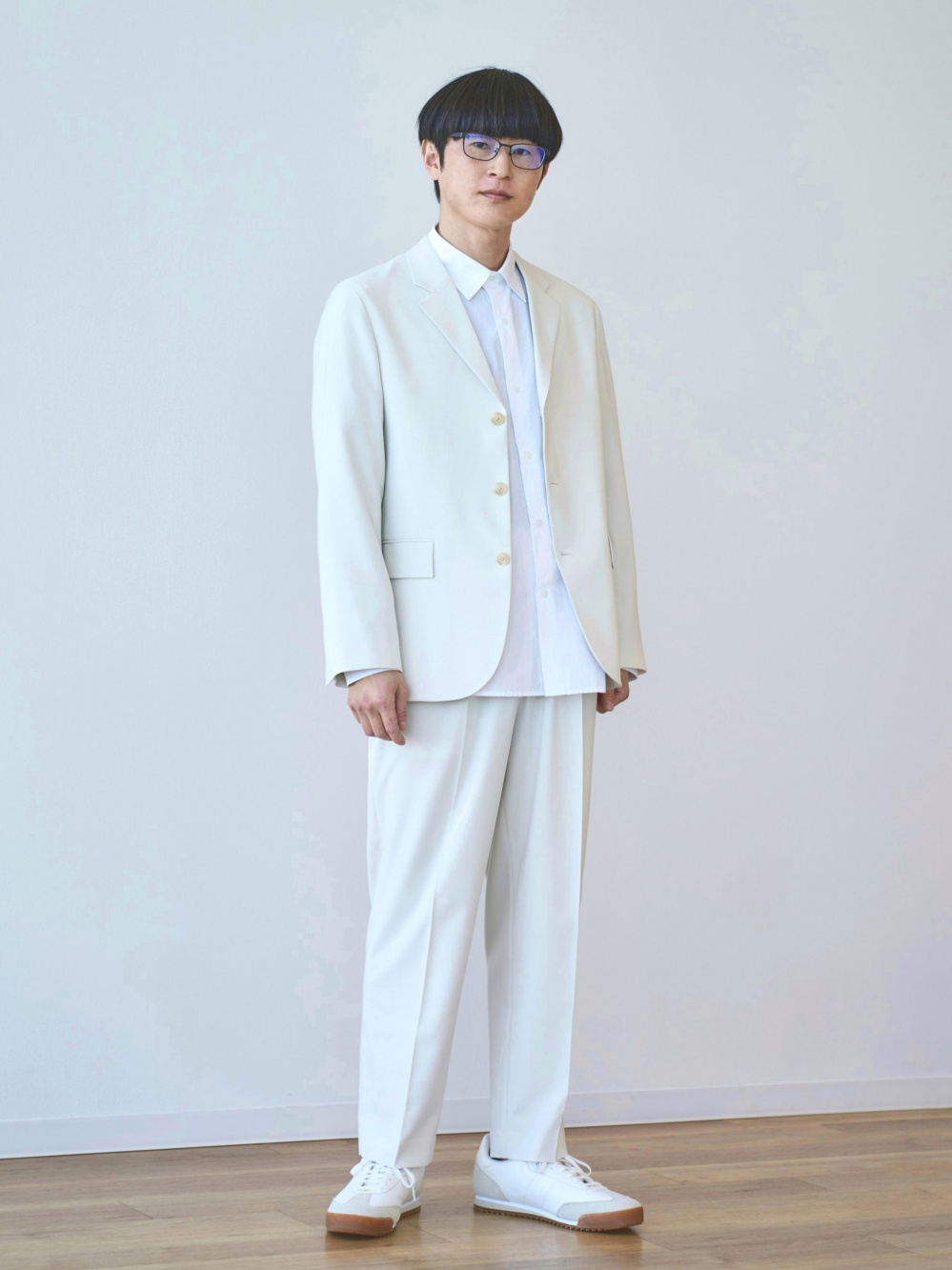 感動ジャケット、感動タックパンツ」の着用コーディネート