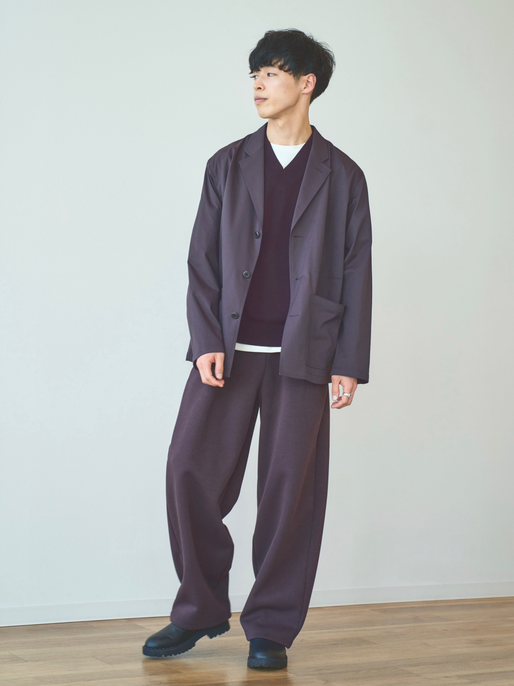 コットンショートブルゾン、ワイドフィットカーゴパンツ」の着用