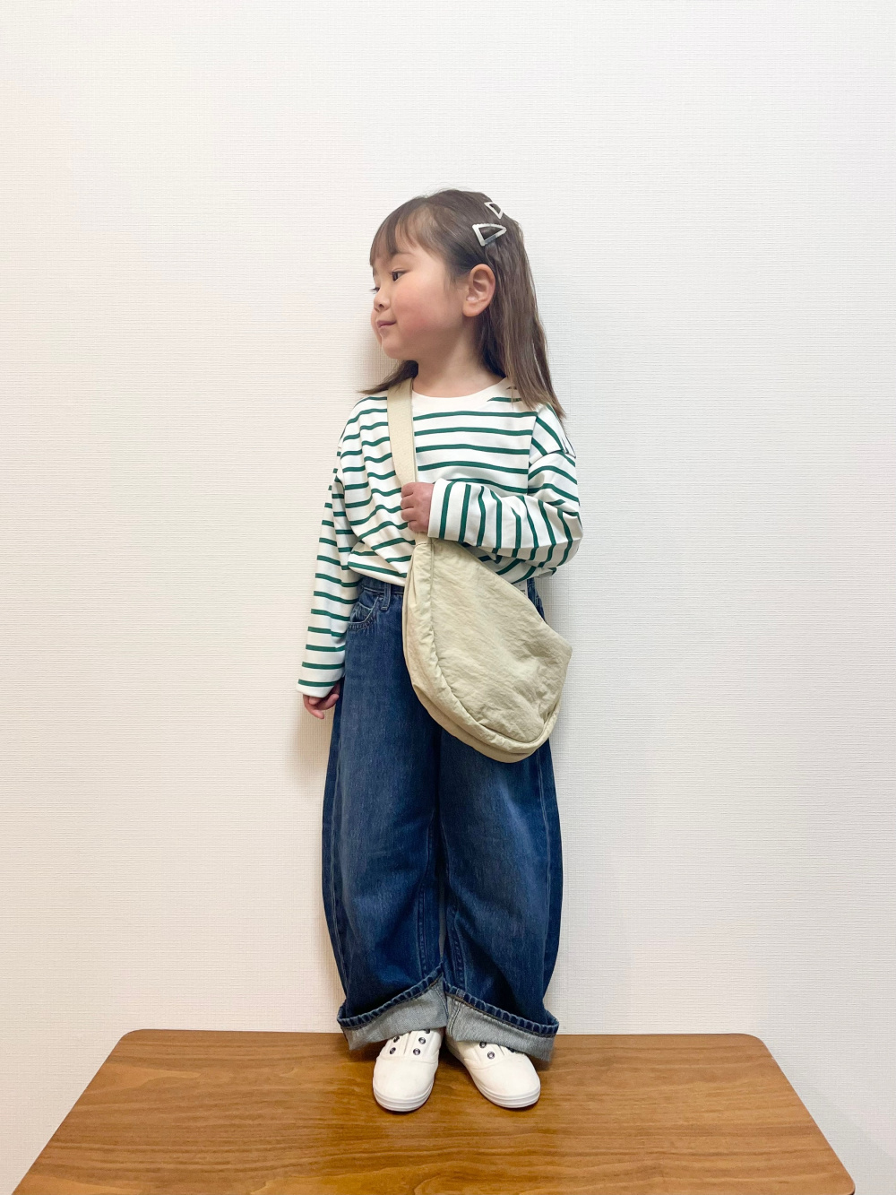 GIRLS デニムショートパンツ、ラウンドミニショルダーバッグ」の