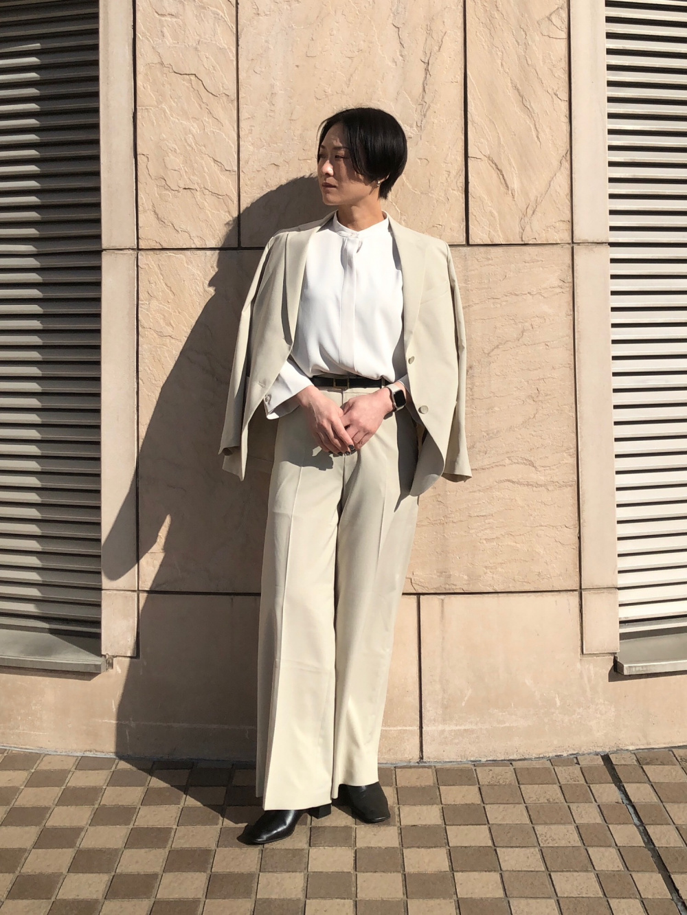 感動ジャケットリラックスフィット、感動ワイドパンツ」の着用