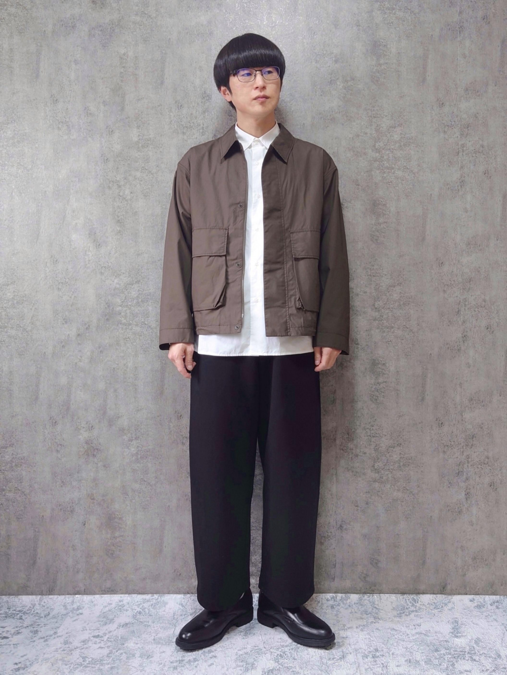 スウェットワイドパンツ、コットンショートブルゾン」の着用
