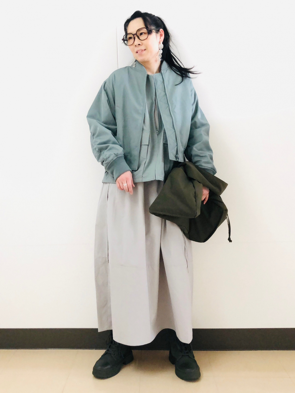 UNIQLO C ダウンクロップドベスト　オリーブ色 試着のみ　UNIQLOC オンライン 通販ファッション - 《新品タグ付》UNIQLO：C ダウン