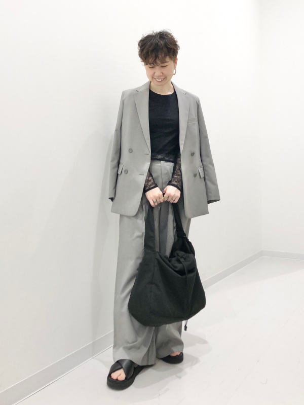 感動ダブルジャケットリラックスフィット（レディース）の着用
