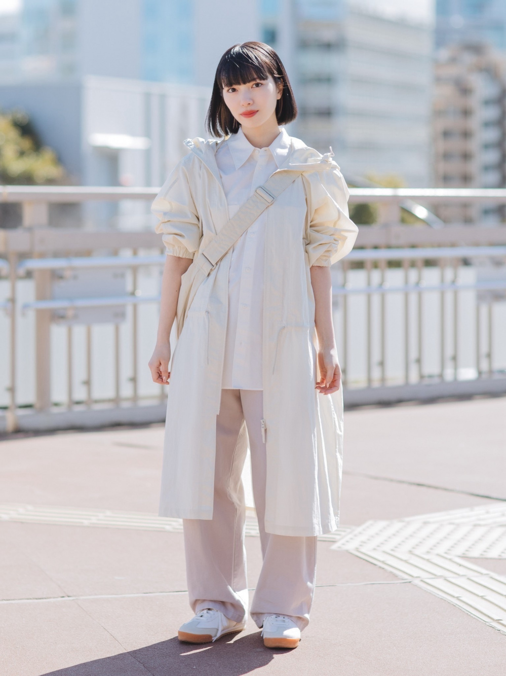 スーピマコットンT、ロングシャツノースリーブ」の着用