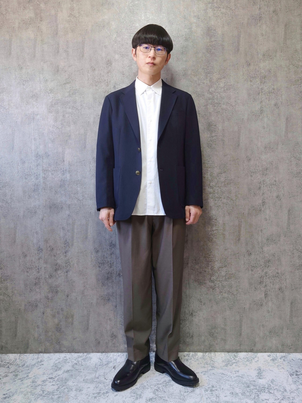 感動ジャケット、感動タックパンツ」の着用コーディネート