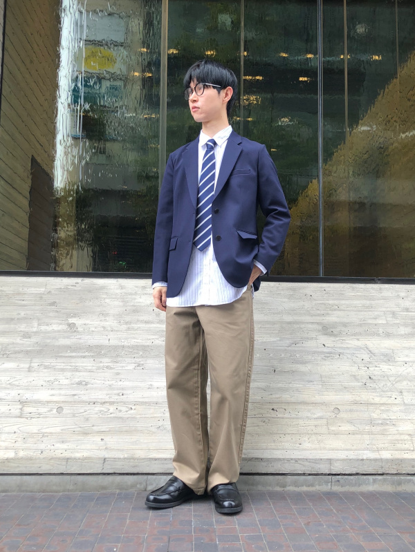 ユニクロ感動ジャケット、パンツ紺と紺2着と新品ホワイトシャツセット 感動ジャケット、コットンシャツ/柄のコーディネート・着用イメージ