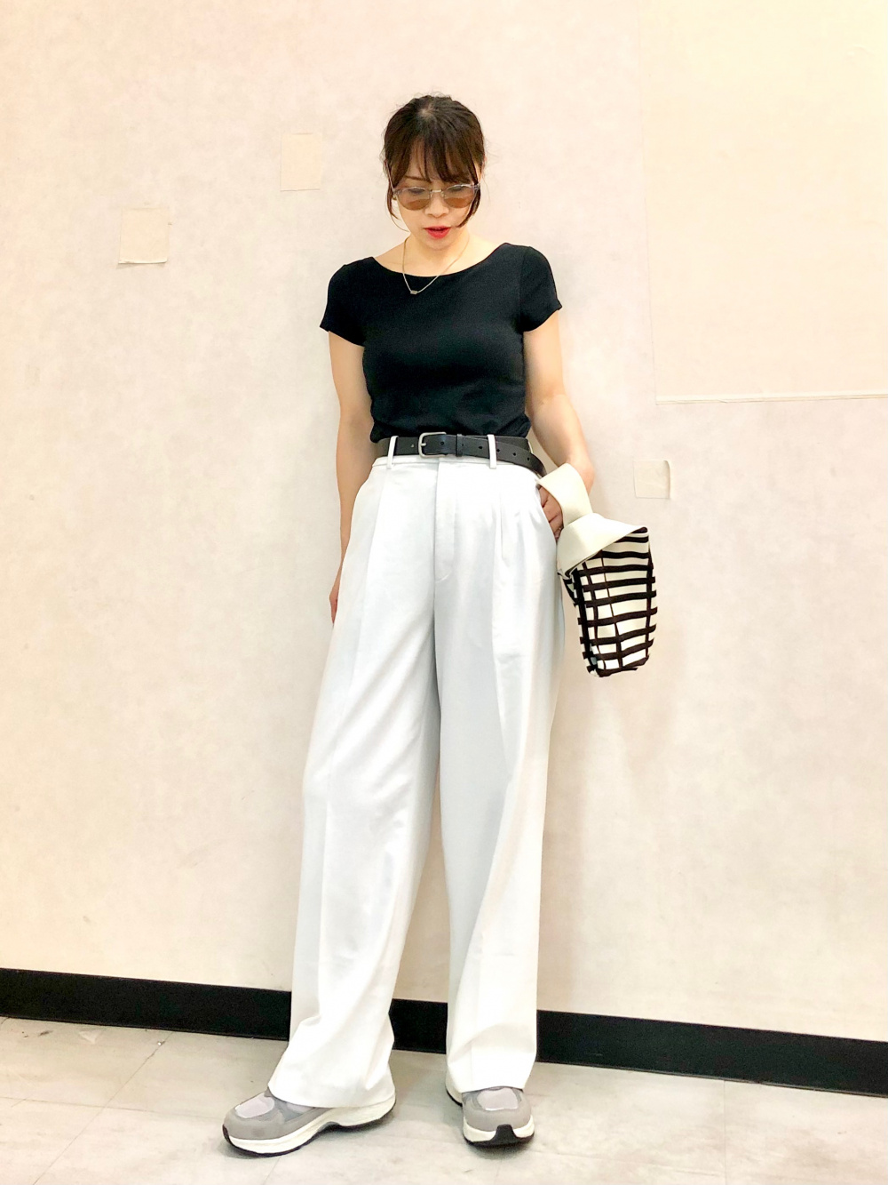 エアリズムコットンローバックブラTシャツ」の着用コーディネート