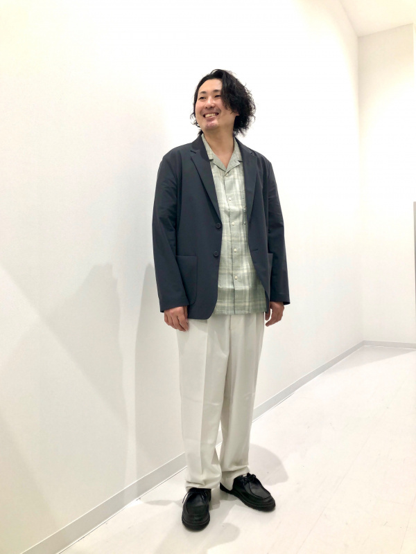 感動ジャケット、感動タックパンツのコーディネート・着用イメージ