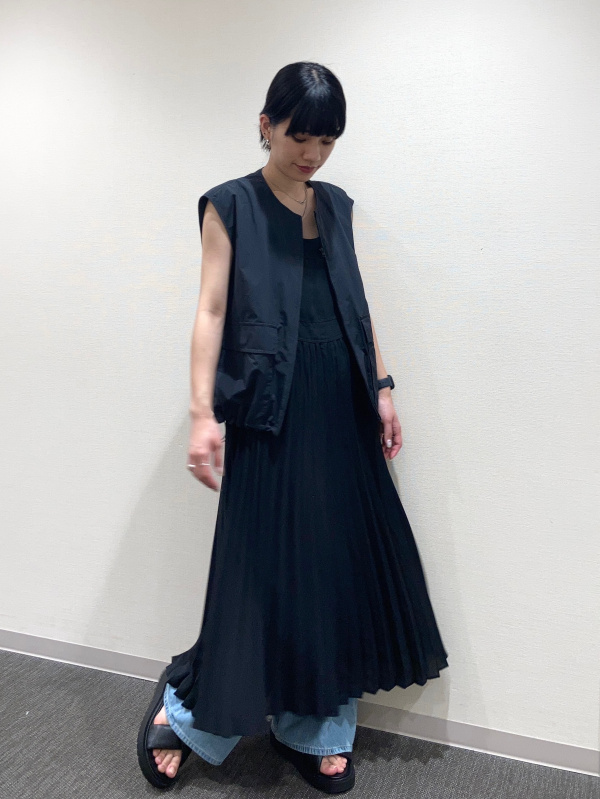 プリーツストラップワンピース（レディース）の着用