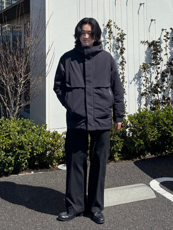 ハイブリッドダウンオーバーサイズパーカ（メンズ）の着用