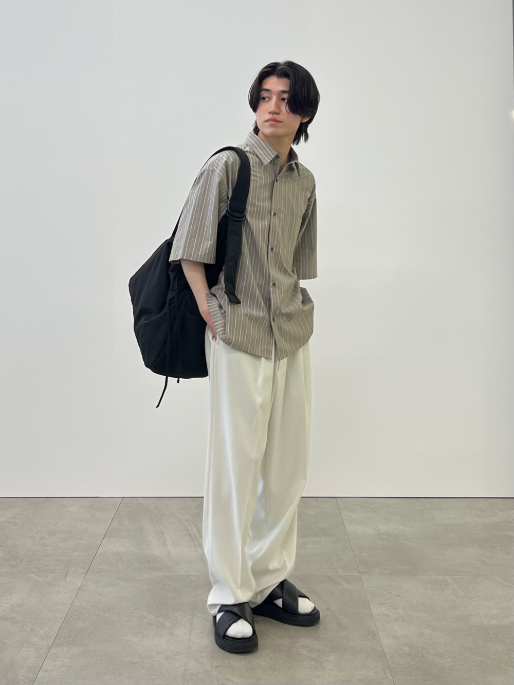 感動ジャケット、感動タックパンツ」の着用コーディネート