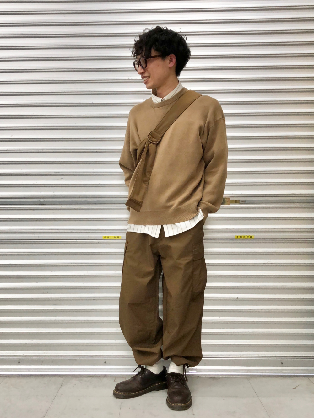 コットンショートブルゾン、ワイドフィットカーゴパンツ」の着用