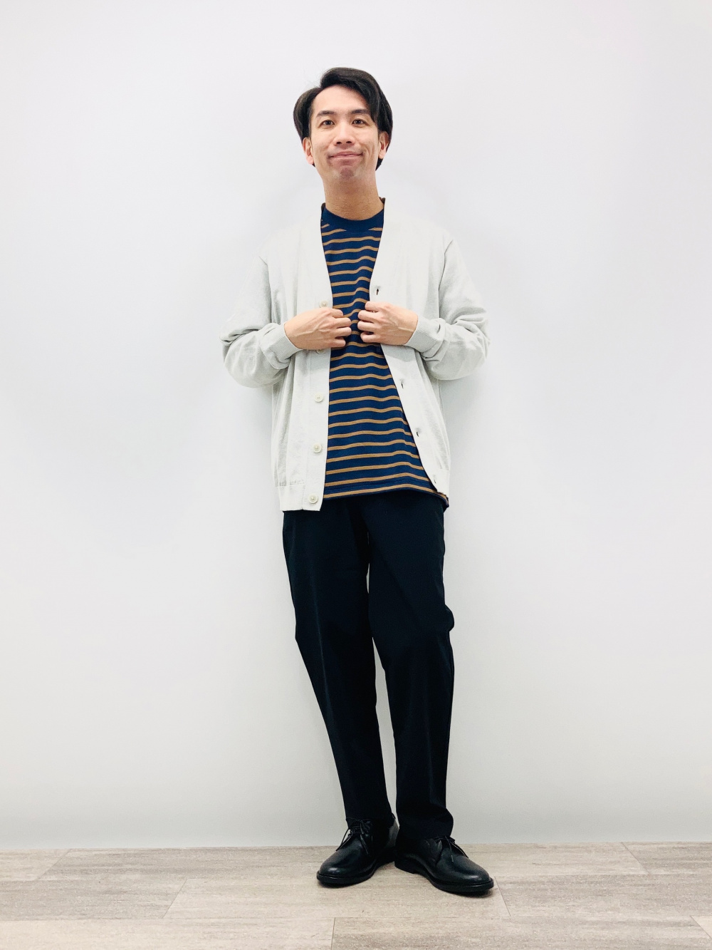UNIQLO タックワイドパンツ Mサイズ ネイビー ブラック　セット 黒　紺 UNIQLO - ユニクロ タックワイドパンツ ワンタック ネイビーの