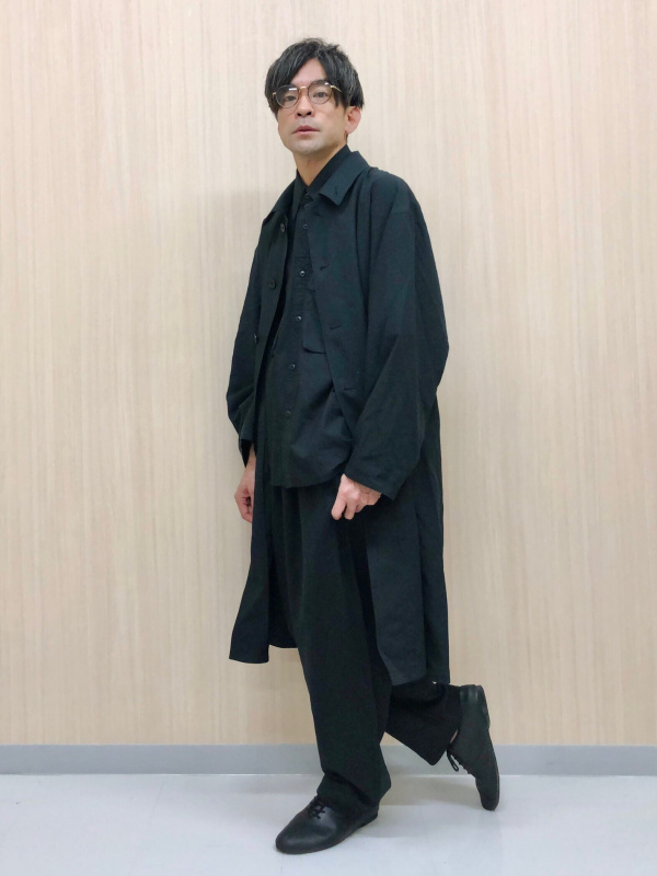 オーバーサイズステンカラーコート UNIQLOU　2025 ユニクロU ブラック 大人のユニクロ】「ユニクロ ユー」試着ルポ。秋冬最新作の「黒