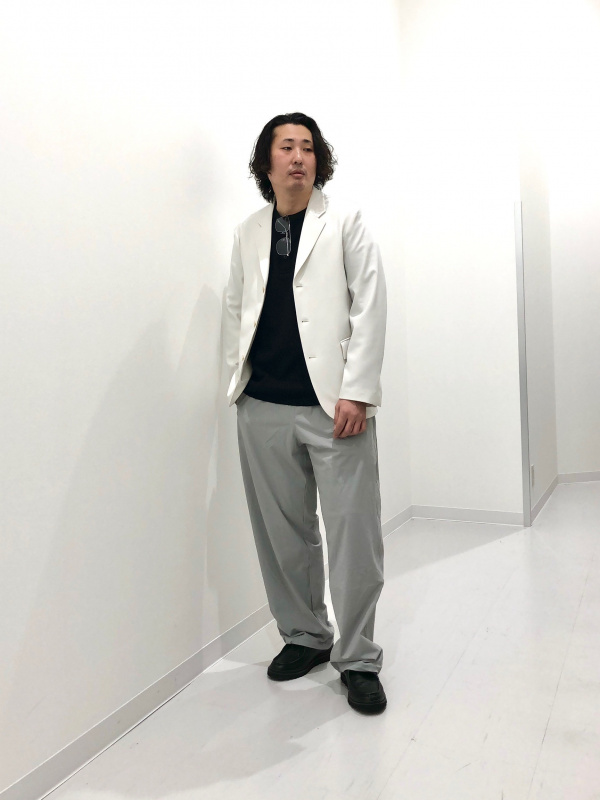 感動ジャケット、感動タックパンツのコーディネート・着用イメージ