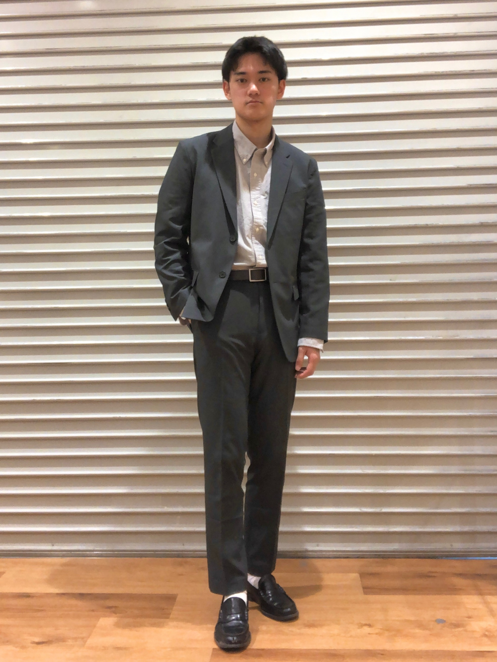 【ユニクロ 】感動ジャケット・感動パンツ・シャツ 感動シャツジャケット/ウールライク、感動パンツ」の着用