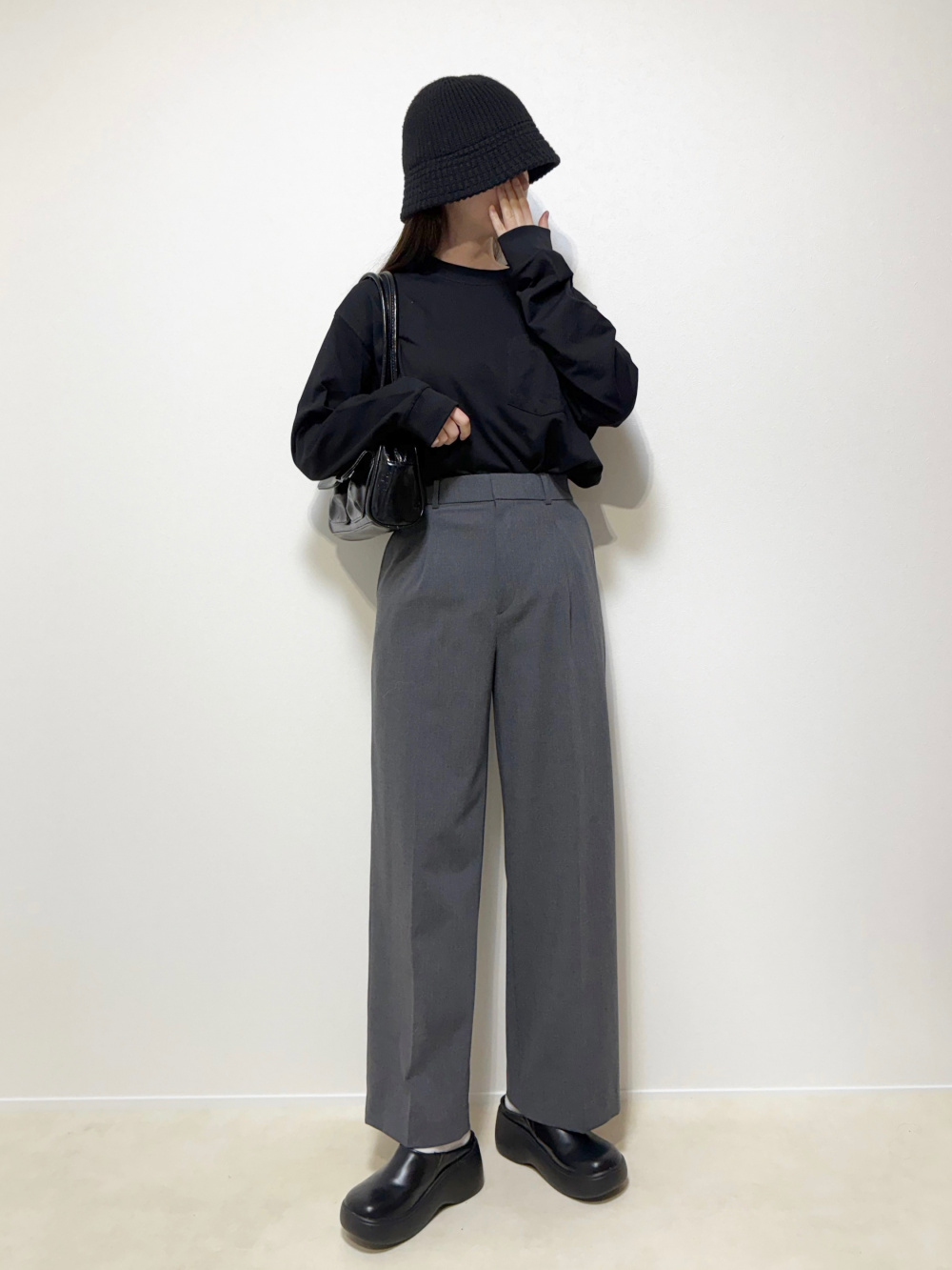 タックワイドストレートパンツ」の着用コーディネート| ユニクロ公式