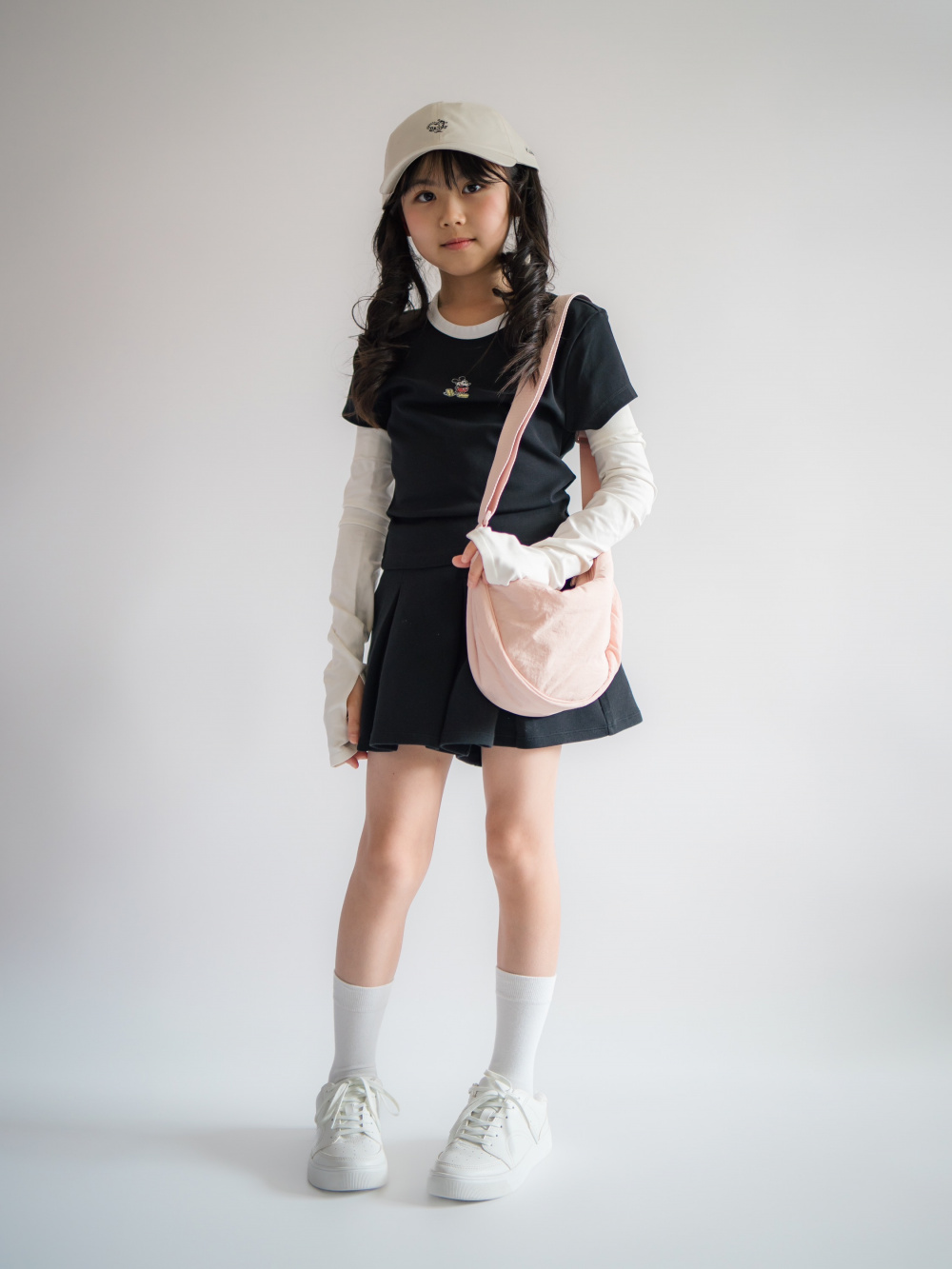 GIRLS デニムショートパンツ、ラウンドミニショルダーバッグ」の