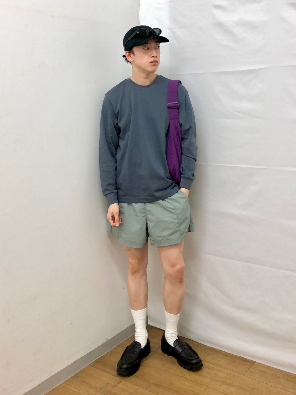 最近緑きてないな〜と思って メンズシャツを引っ張り出してきた