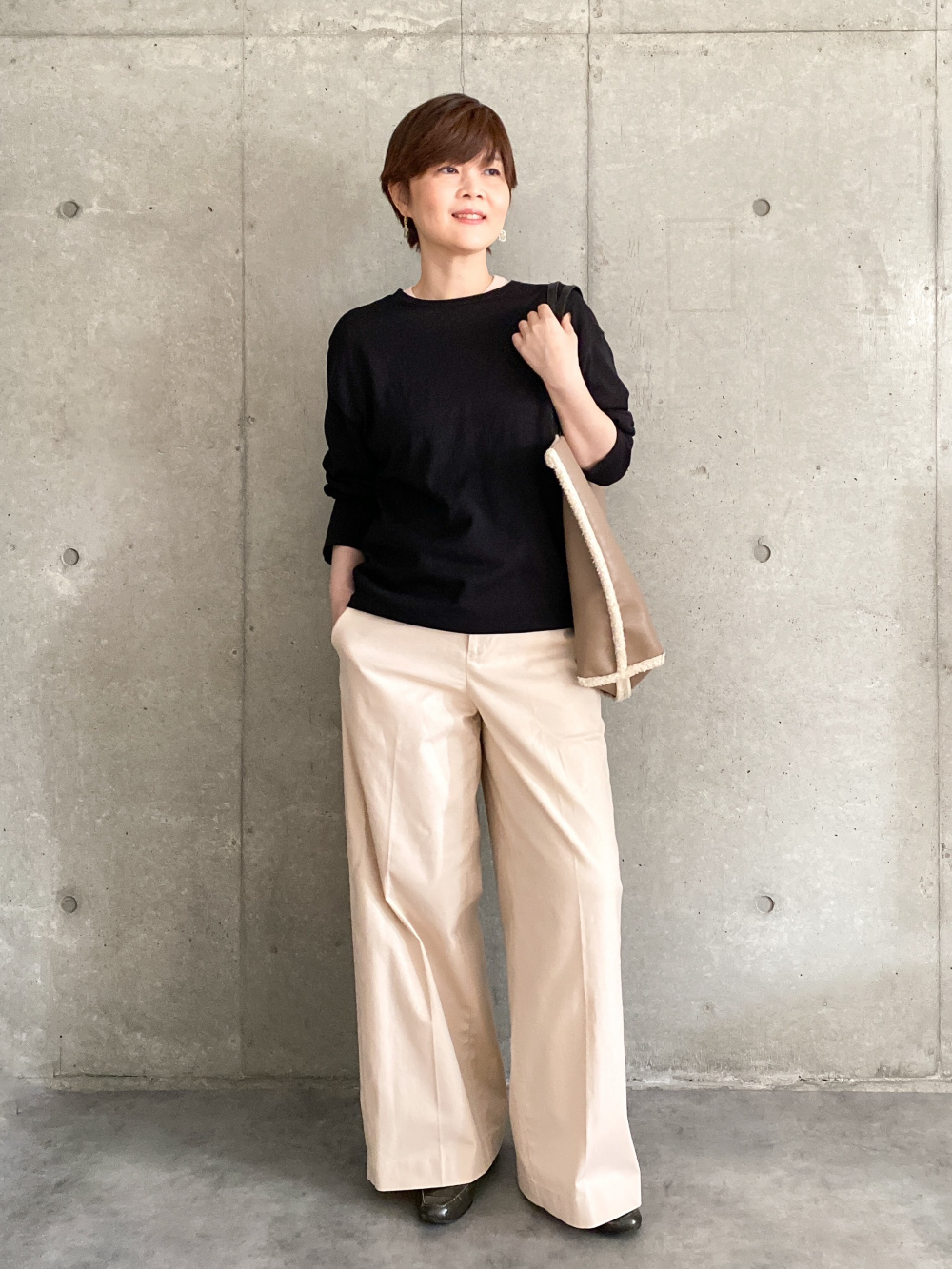 motti様 C4432 YALE カレッジTシャツ×チノワイドパンツコーデ
