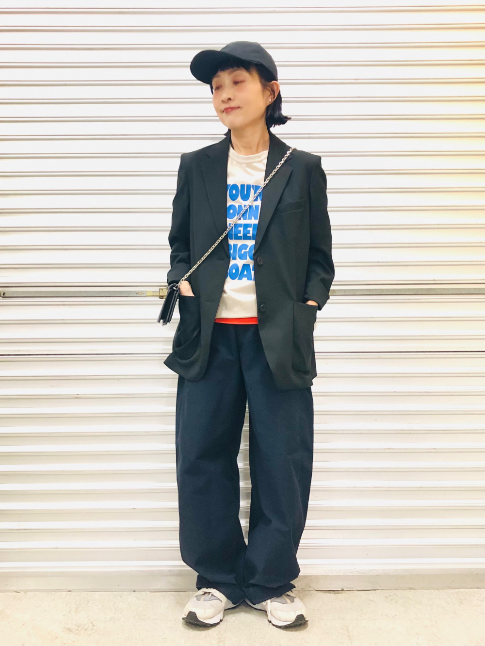 感動ジャケットリラックスフィット、感動ワイドパンツ」の着用