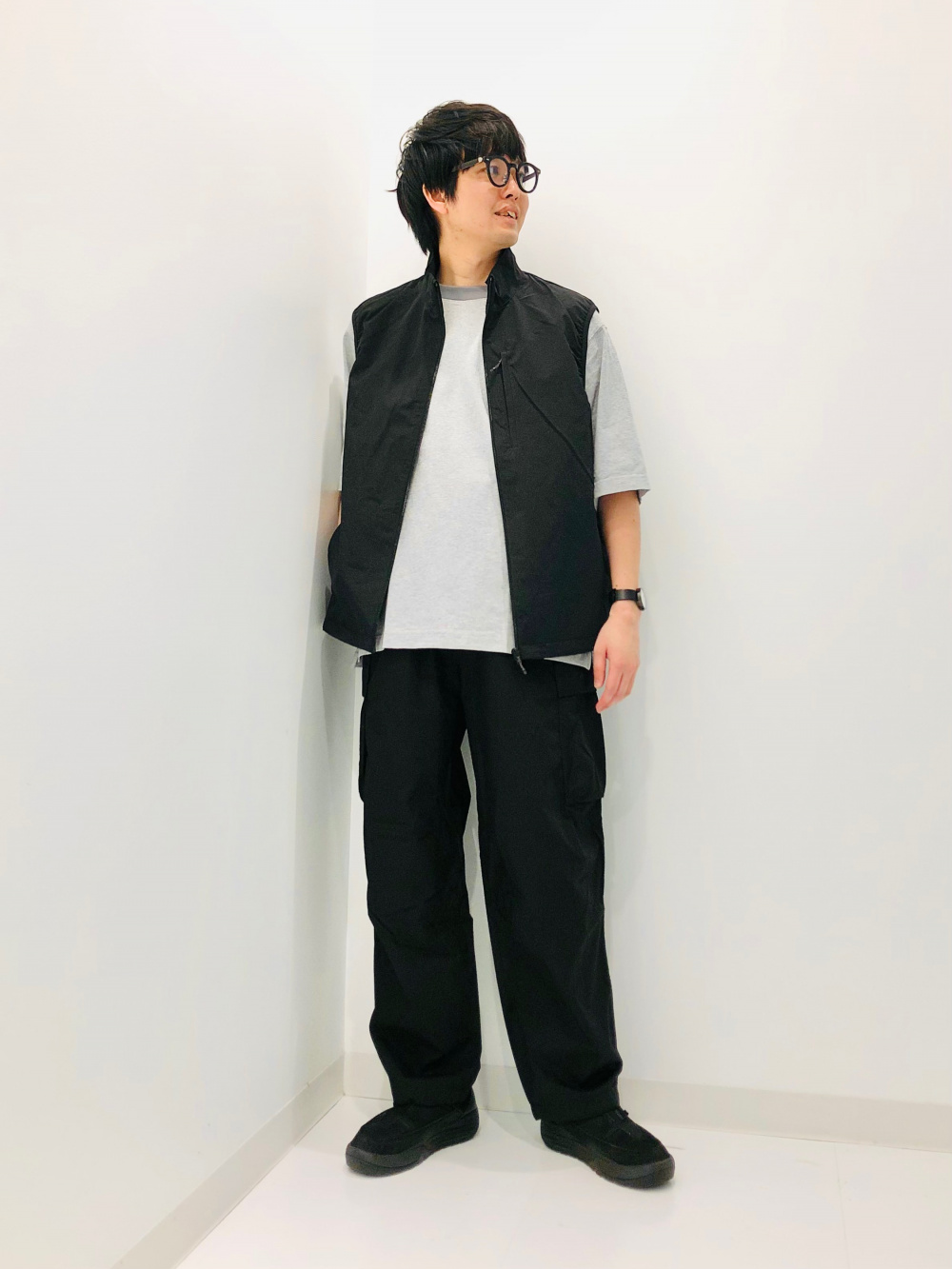 コットンショートブルゾン、ワイドフィットカーゴパンツ」の着用