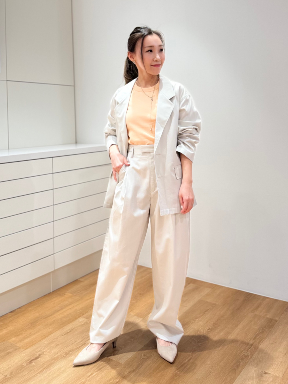 コットンブレンドタックワイドパンツ」の着用コーディネート
