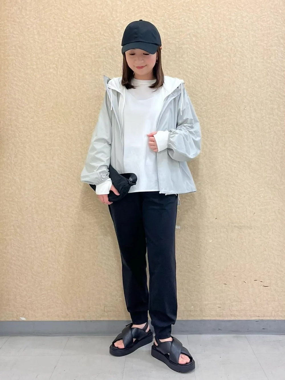 スウェットワイドパンツ/丈長め、ポケッタブルUVカットパーカ」の着用
