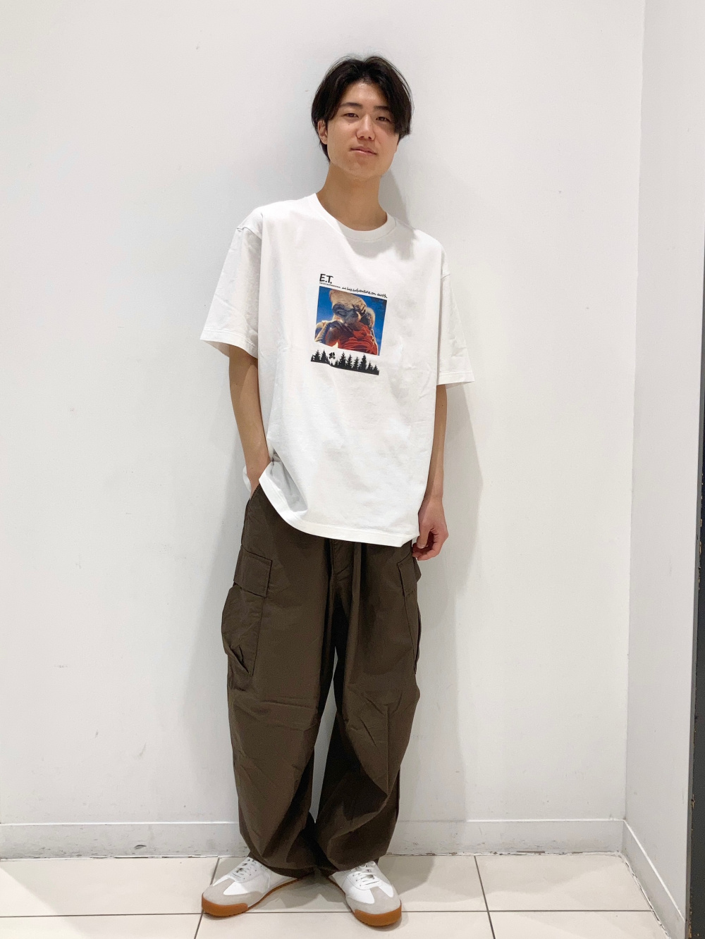 コットンショートブルゾン、ワイドフィットカーゴパンツ」の着用