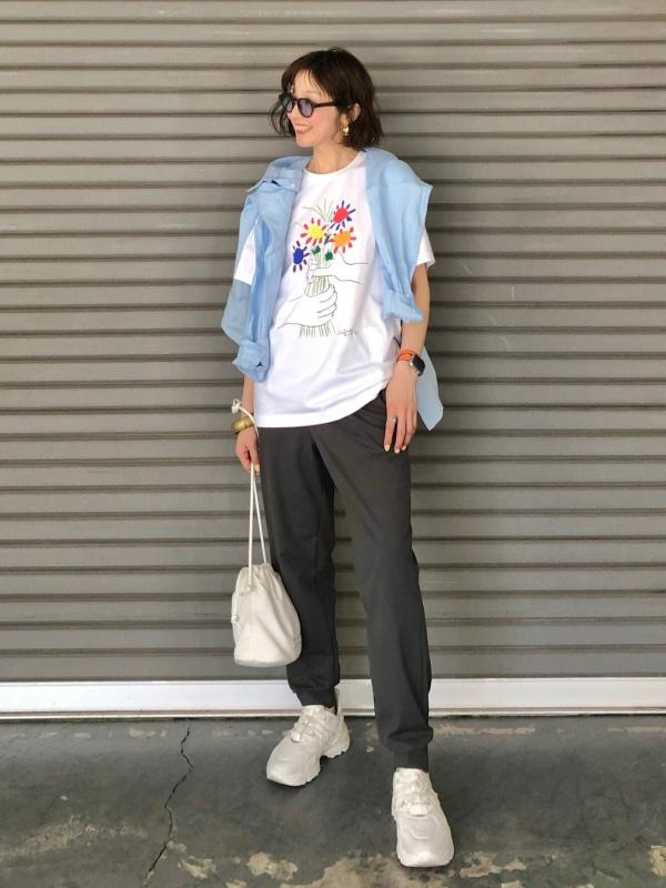 ミニボーダーT、ワイドトラウザージーンズ」の着用