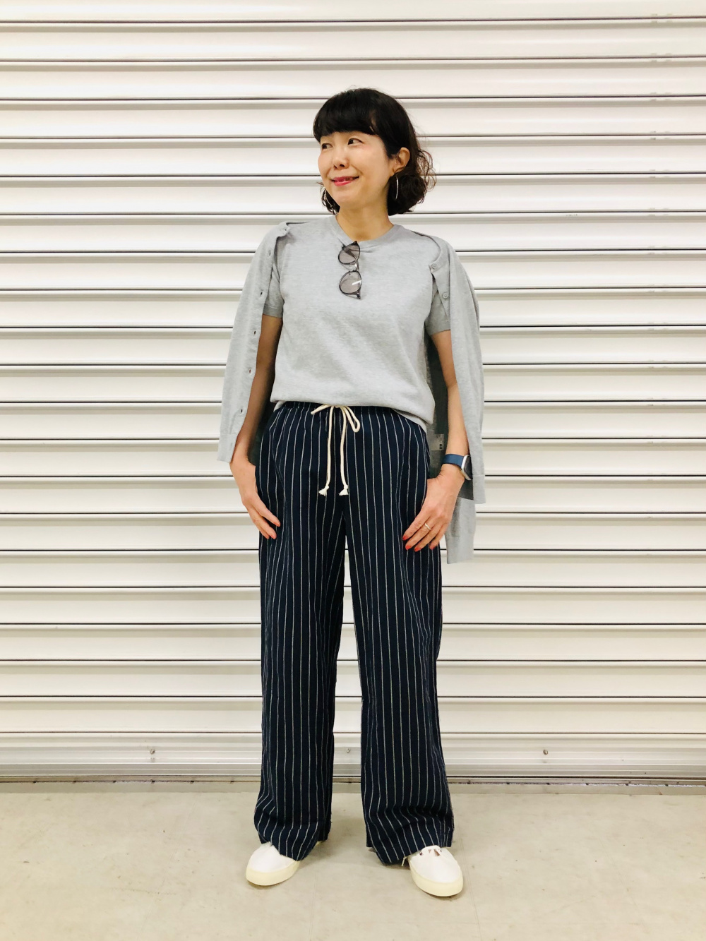 感動ダブルジャケットリラックスフィット、T1BOXY/ボクシーT」の着用